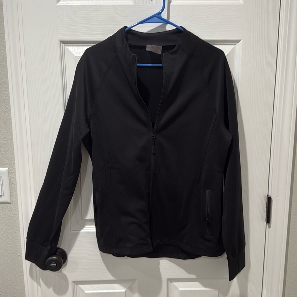 Women’s long sleeve zip up active top